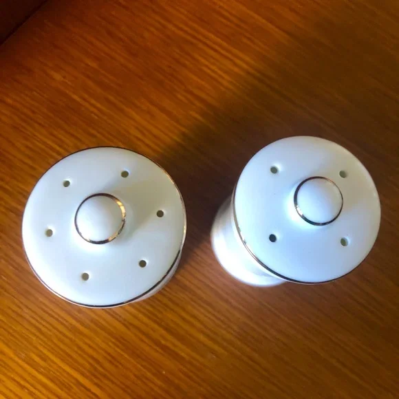 Vintage Mickey Mouse Salt and Pepper Shakers Gold Trim✨ Ceramic Disney S&P 70’s - Picture 3 of 5